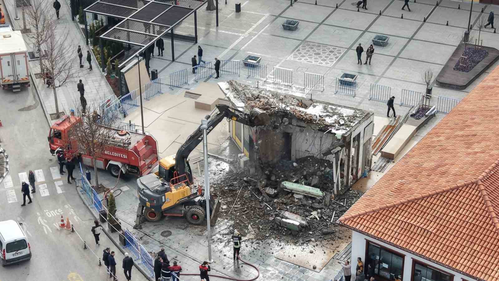 Çorum’da son binanın da yıkılmasıyla tarihi silüet gün yüzüne çıktı
