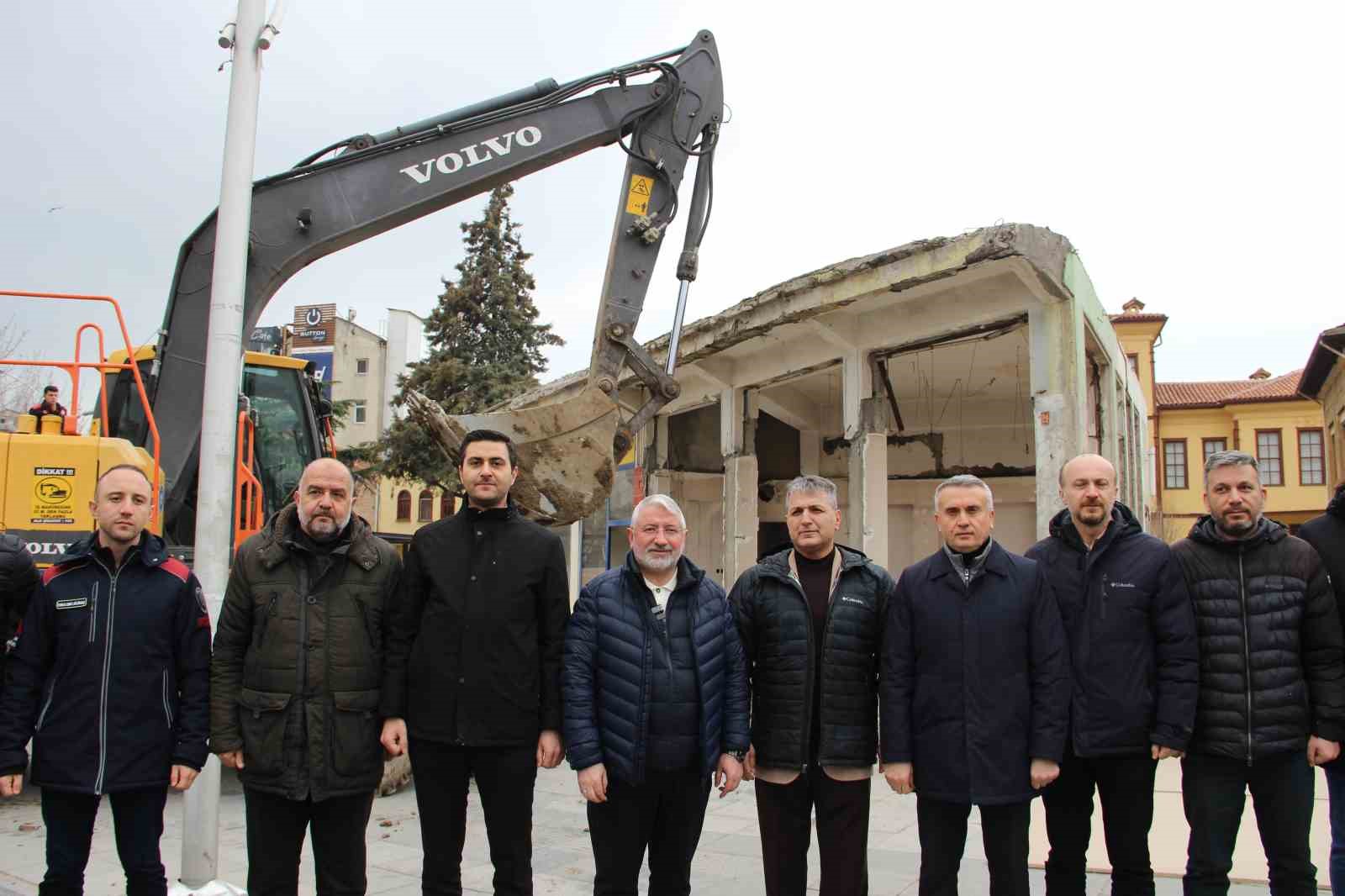 Çorum’da son binanın da yıkılmasıyla tarihi silüet gün yüzüne çıktı
