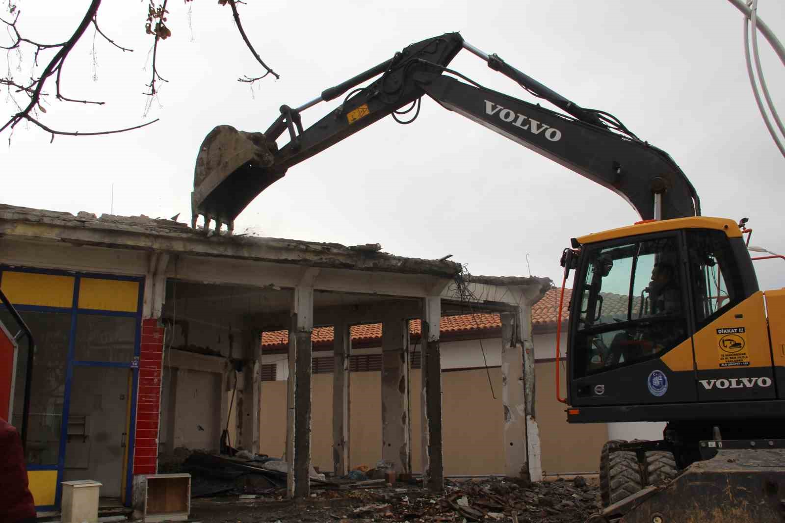 Çorum’da son binanın da yıkılmasıyla tarihi silüet gün yüzüne çıktı
