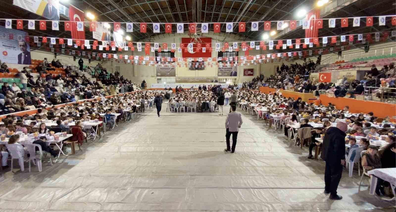 Çorum’da ’tekne orucu’ coşkusu: Yüzlerce çocuk aynı anda iftarını açtı
