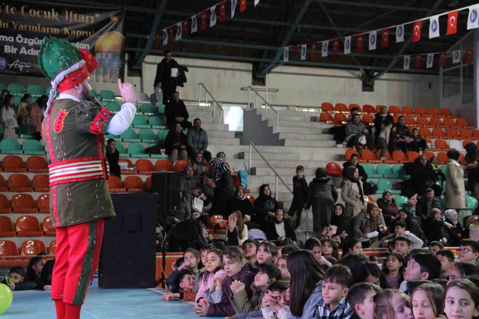 Çorum’da ’tekne orucu’ coşkusu: Yüzlerce çocuk aynı anda iftarını açtı
