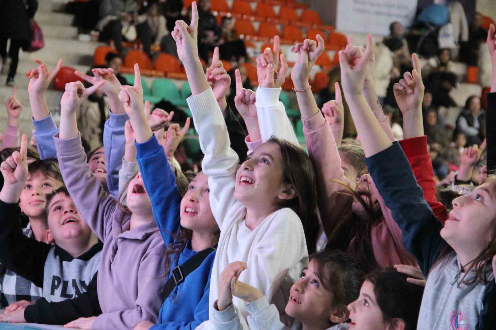 Çorum’da ’tekne orucu’ coşkusu: Yüzlerce çocuk aynı anda iftarını açtı

