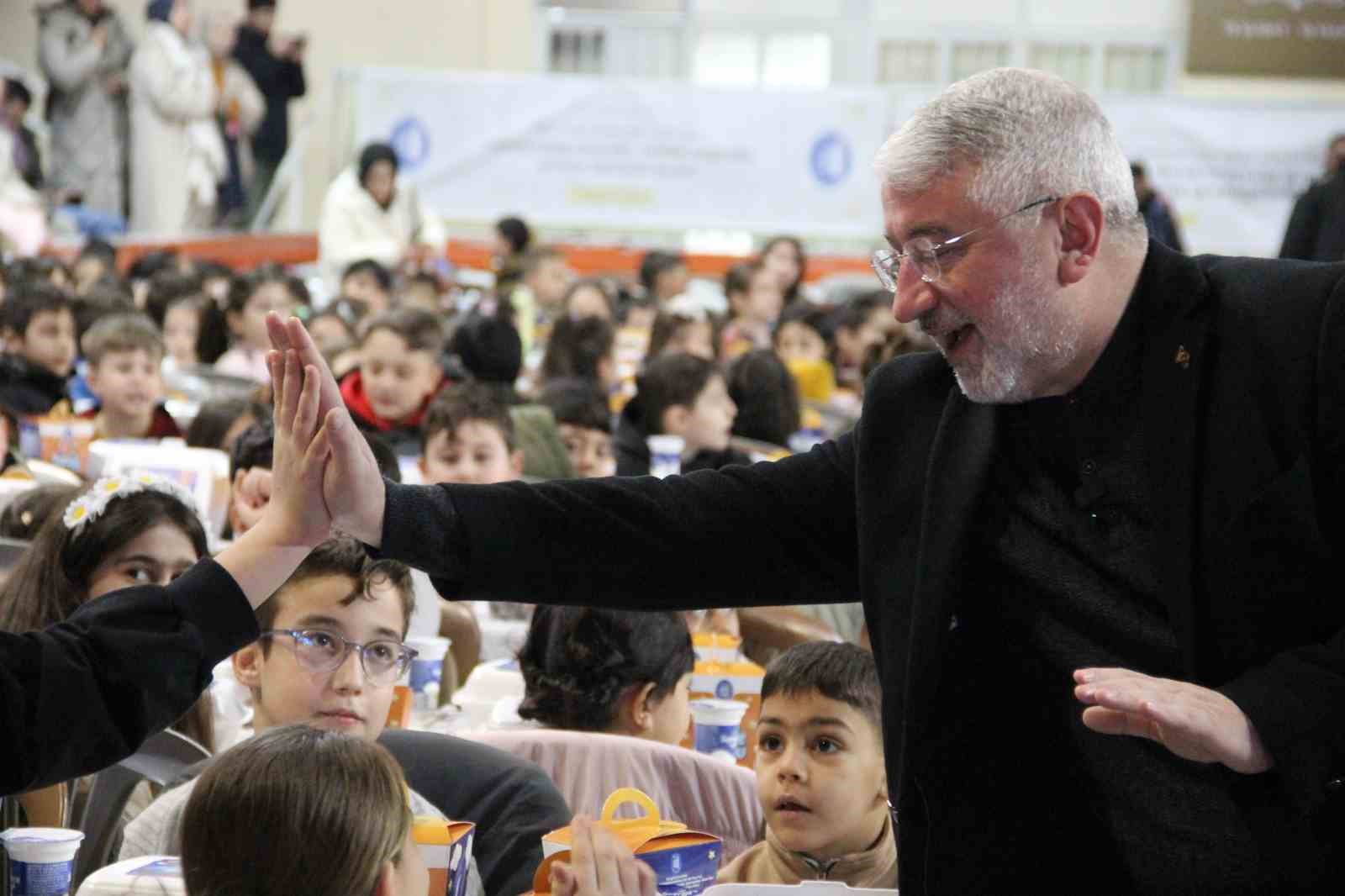 Çorum’da ’tekne orucu’ coşkusu: Yüzlerce çocuk aynı anda iftarını açtı
