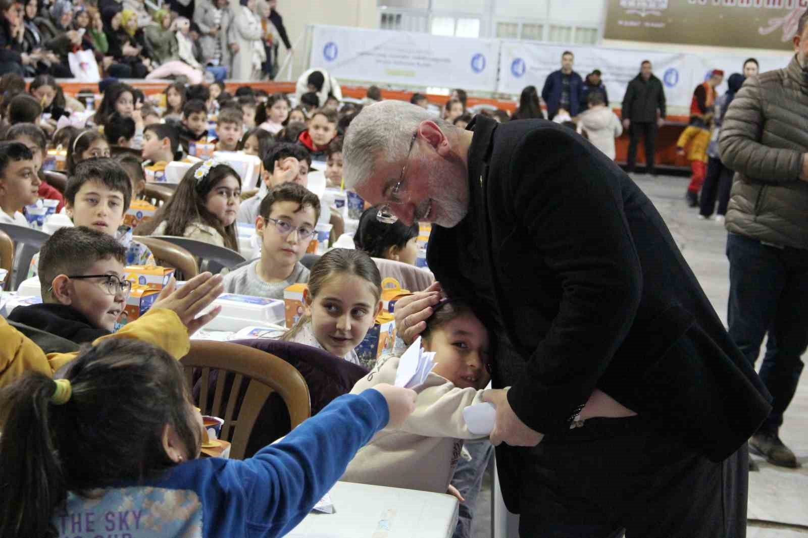 Çorum’da ’tekne orucu’ coşkusu: Yüzlerce çocuk aynı anda iftarını açtı
