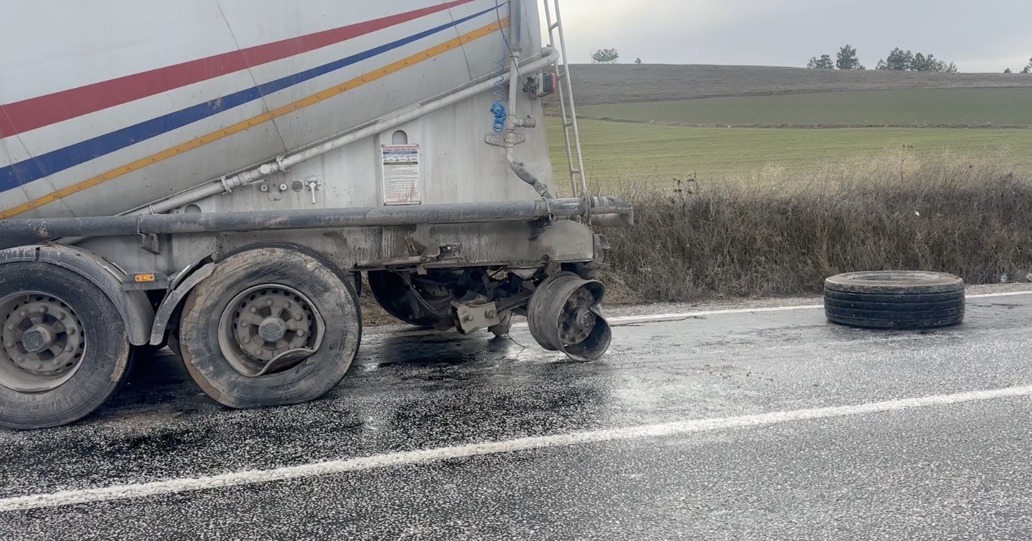 Çorum’da tır ile cip çarpıştı: 4 yaralı
