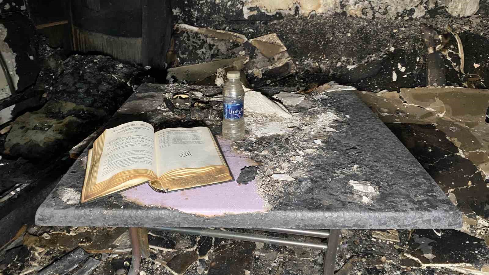 Çorum’da yanan gecekonduda Kur’an-ı Kerim meali zarar görmedi
