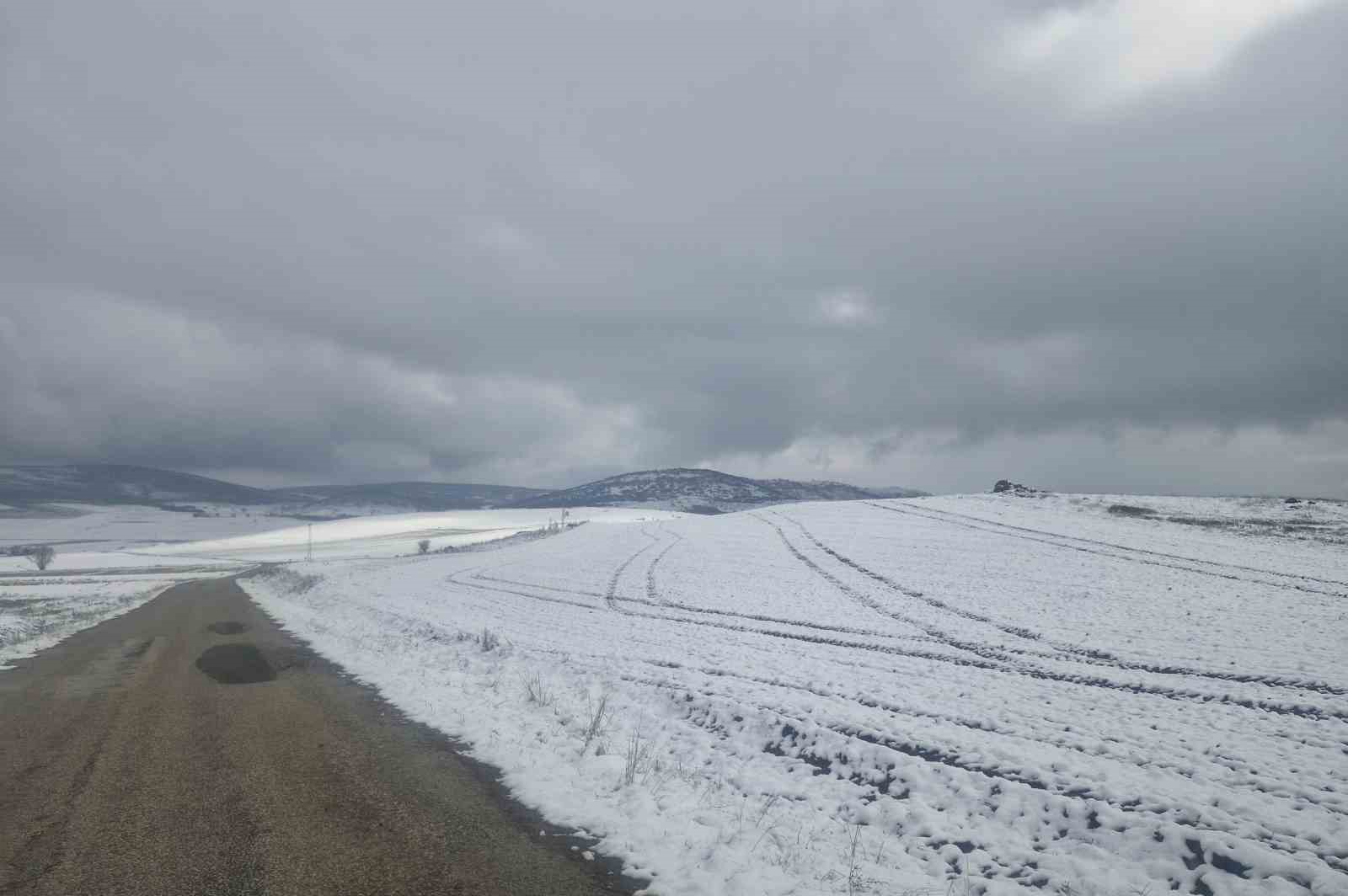 Çorum’da yüksek rakımlı bölgeler beyaza büründü
