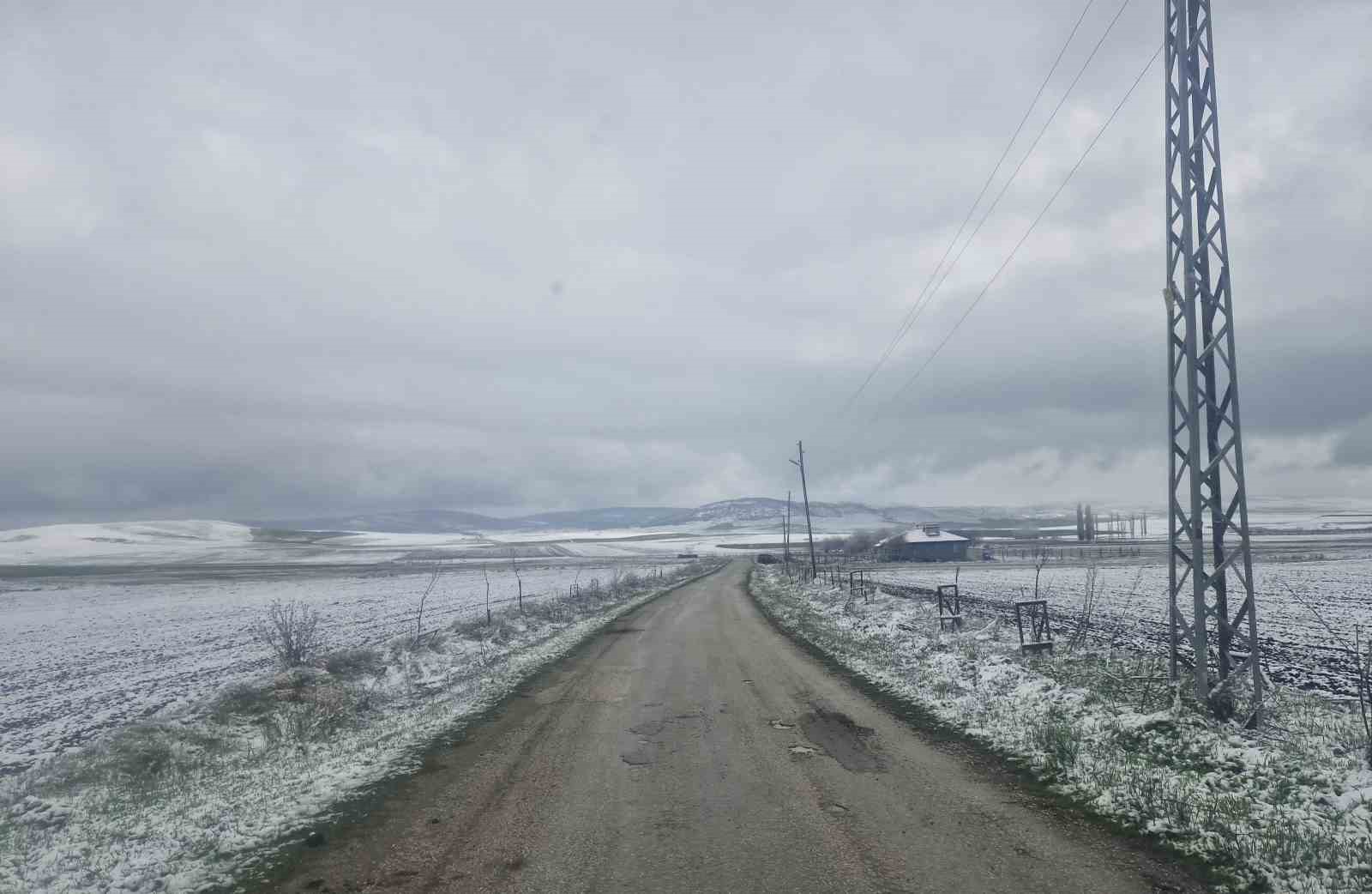 Çorum’da yüksek rakımlı bölgeler beyaza büründü

