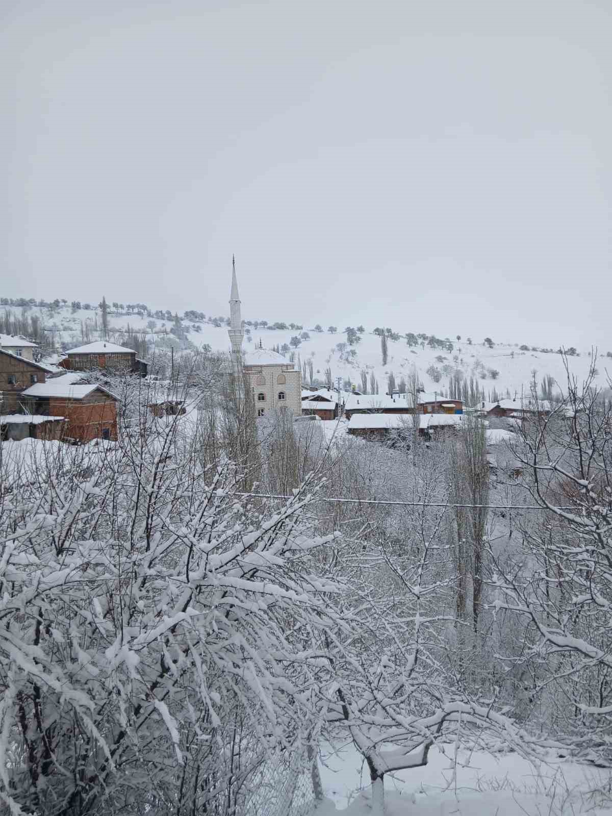 Çorum’da yüksek rakımlı bölgeler beyaza büründü
