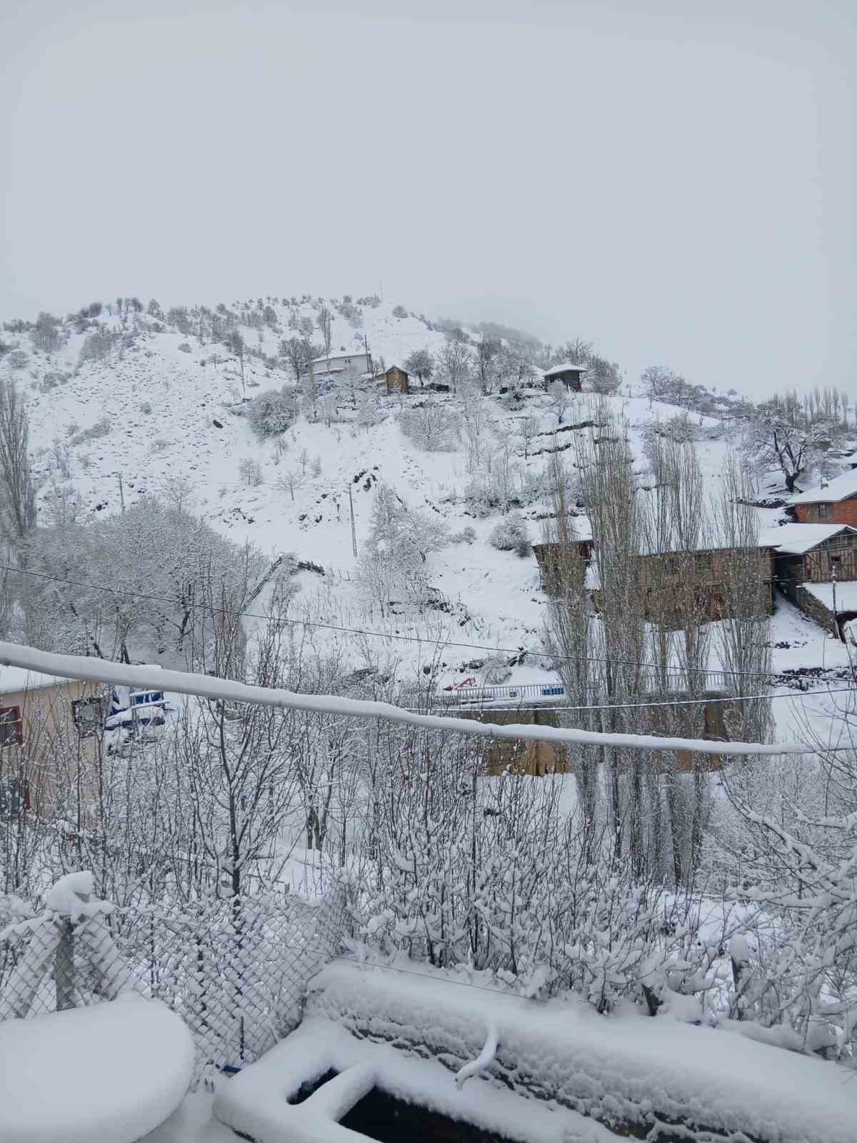 Çorum’da yüksek rakımlı bölgeler beyaza büründü
