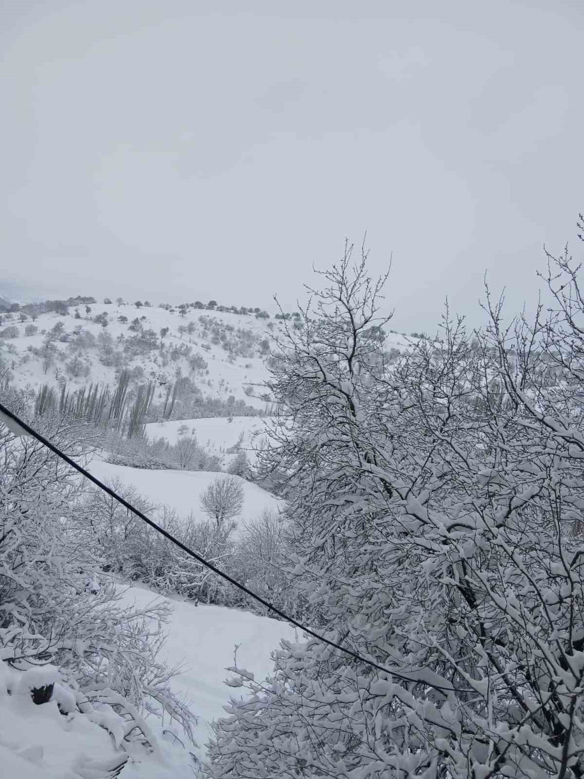 Çorum’da yüksek rakımlı bölgeler beyaza büründü
