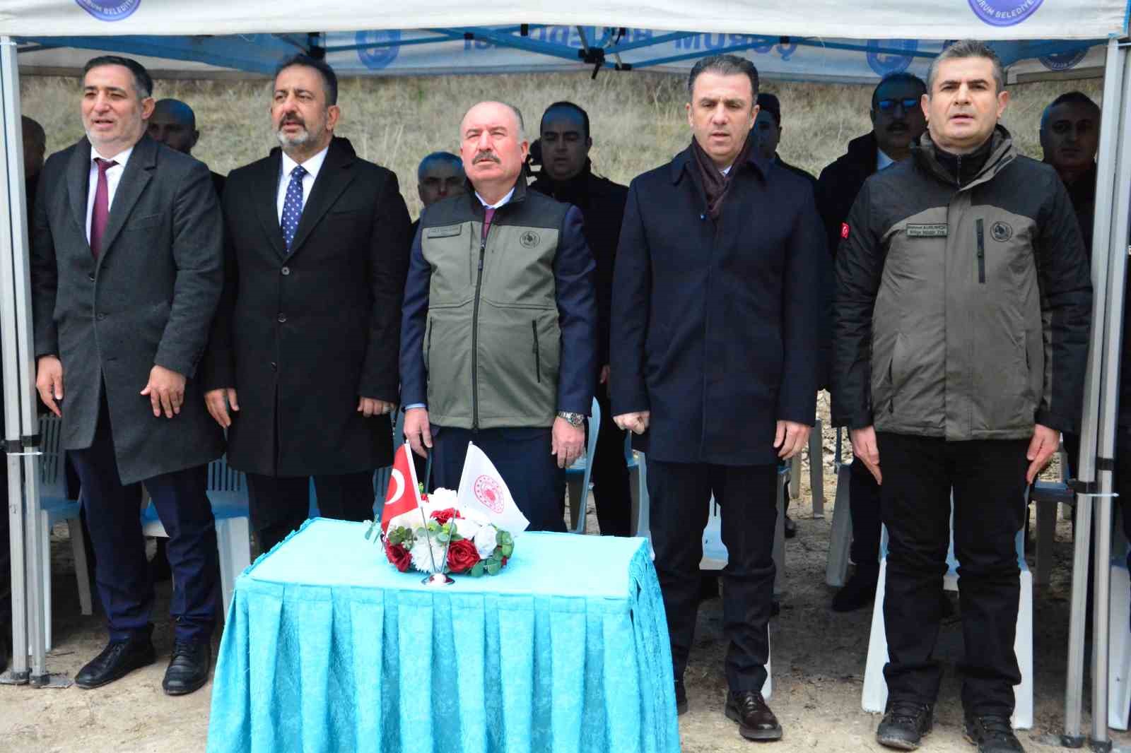 Çorum’da yüzlerce fidan toprakla buluştu
