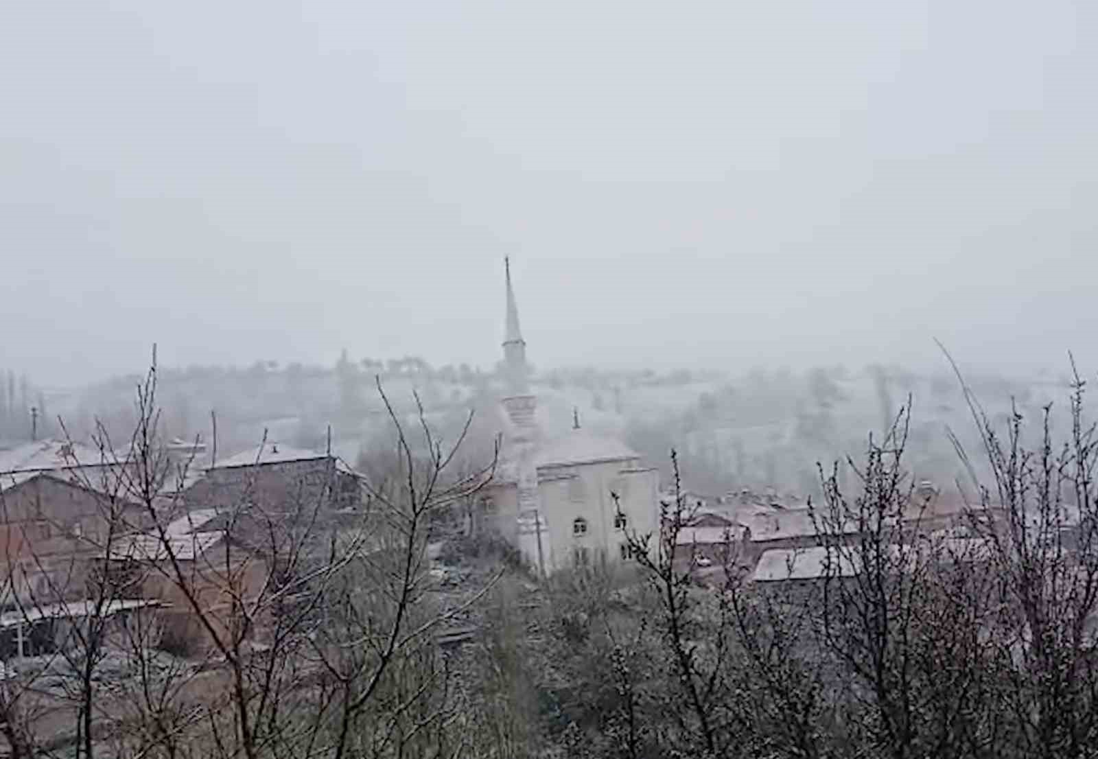 Çorum’un yüksek kesimlerinde kar yağışı etkili oluyor
