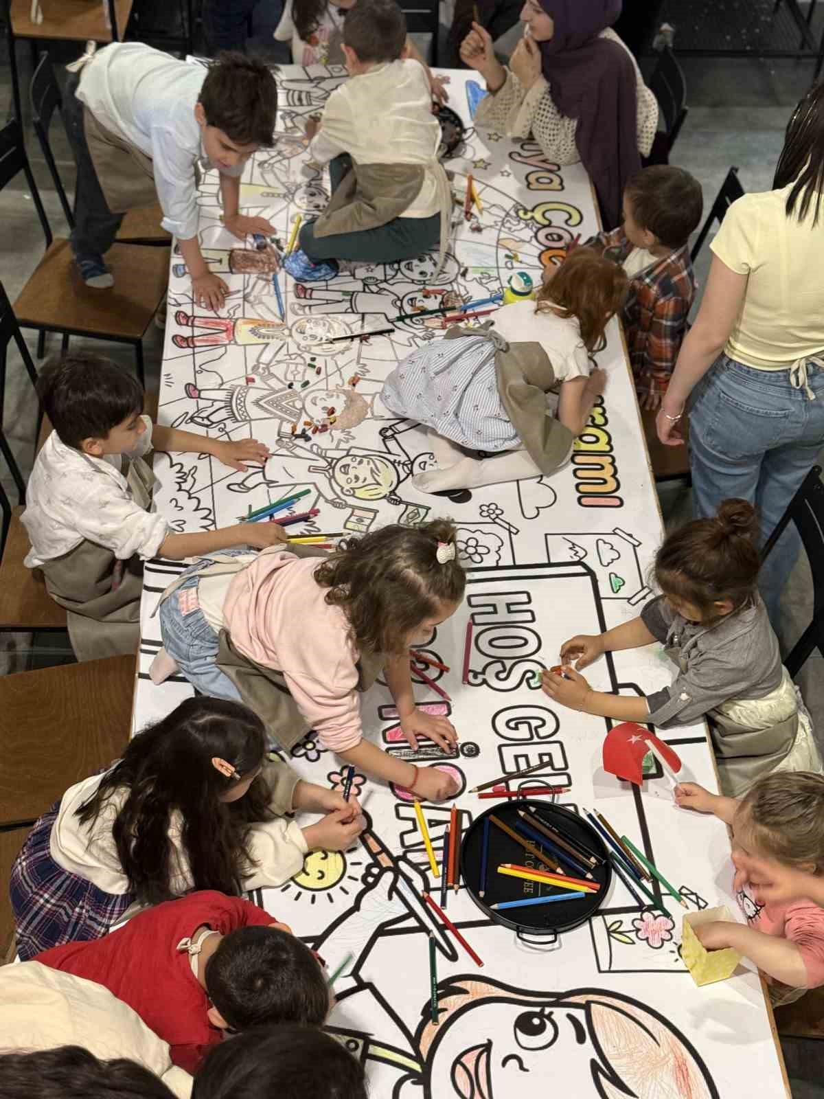 Coşkunöz Holding’de geleneksel resim şenliği coşkusu
