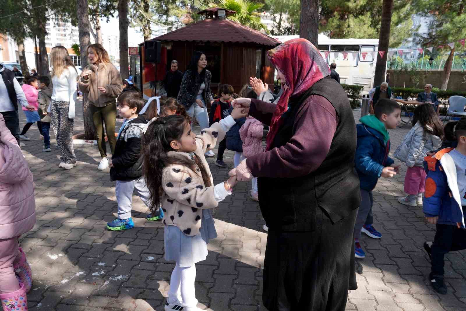 Çukurova’da miniklerden yaşlılara anlamlı ziyaret
