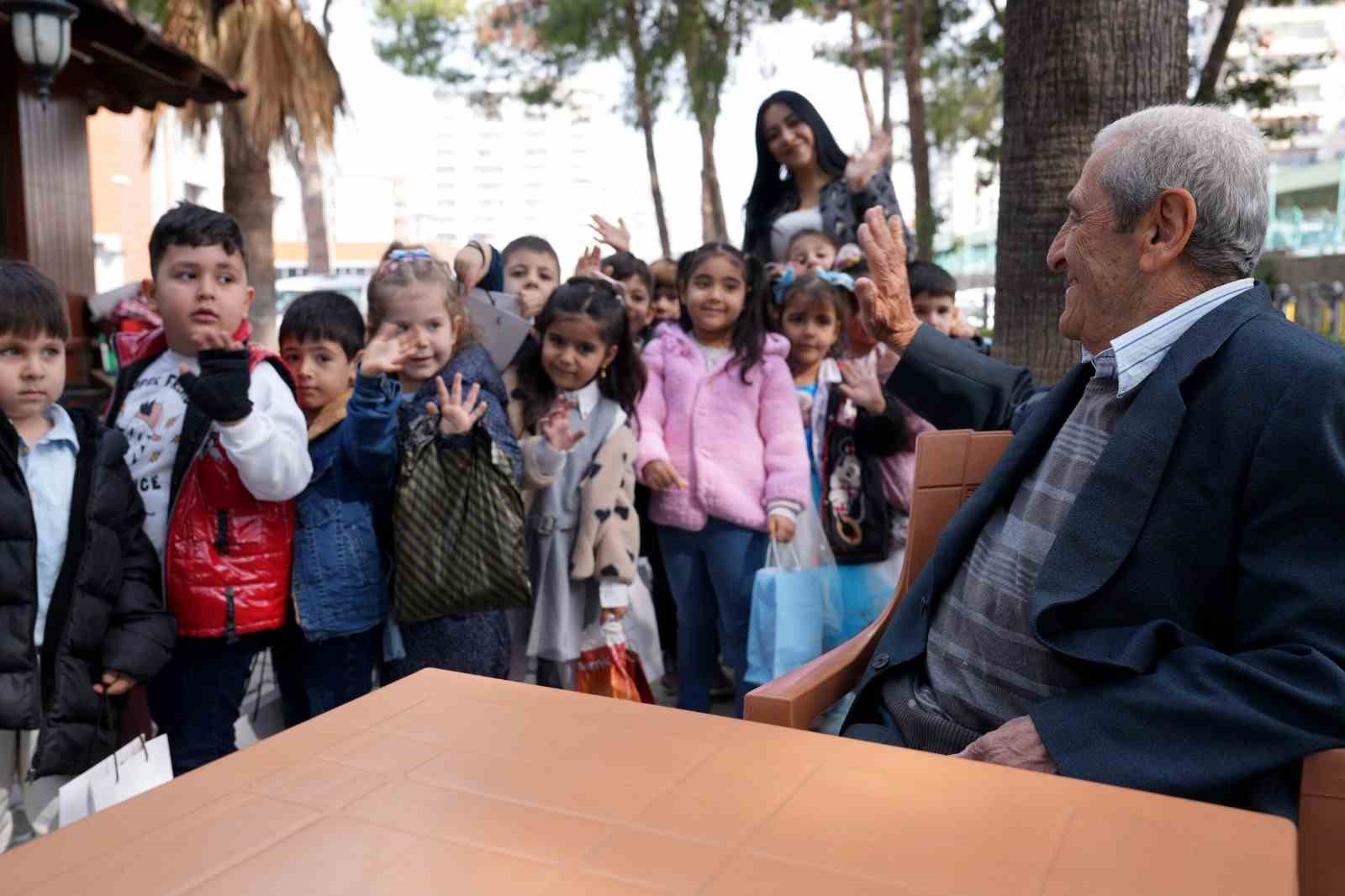 Çukurova’da miniklerden yaşlılara anlamlı ziyaret
