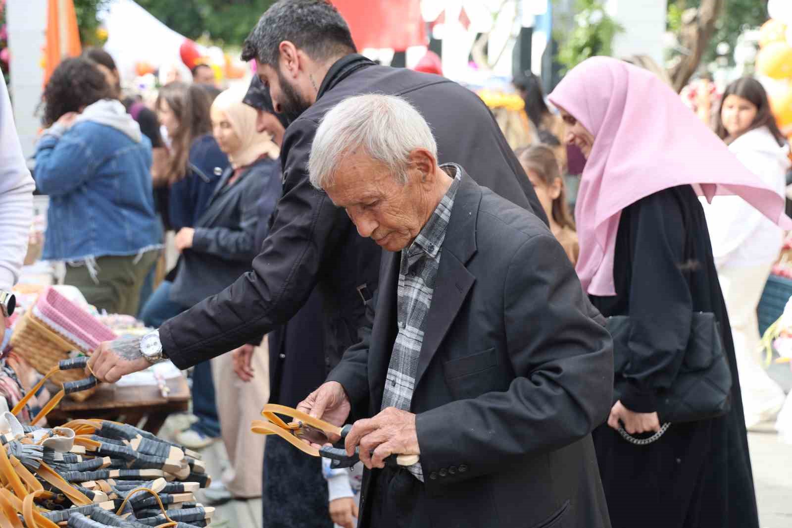 Çukurova’nın simgesi sapan festivale damga vurdu
