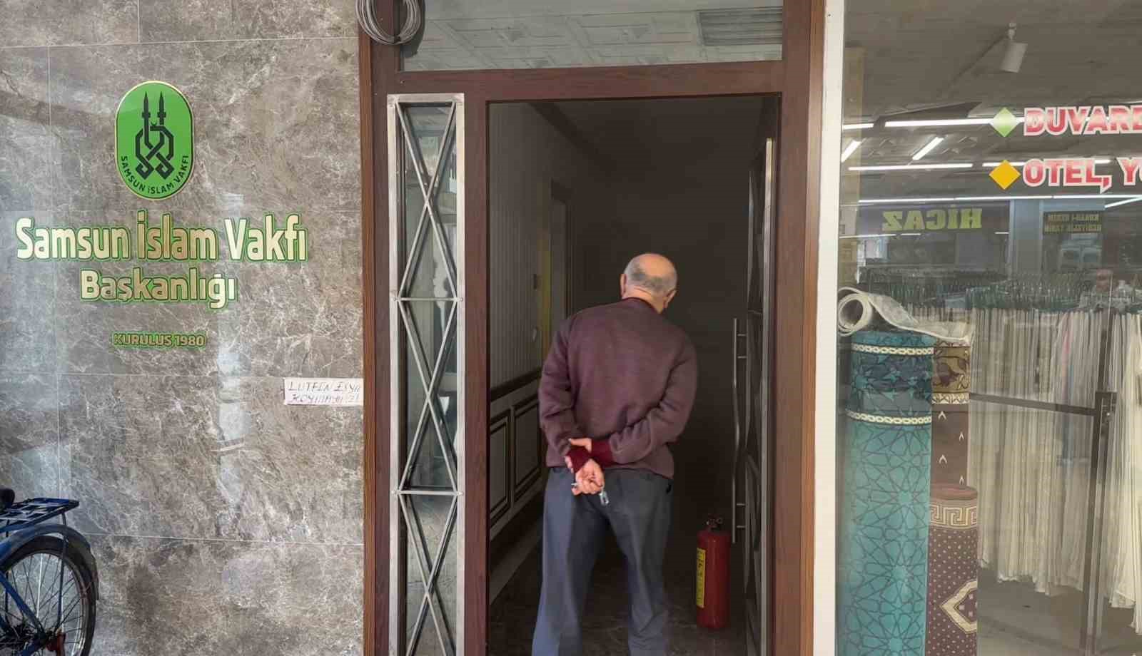 Cuma namazı öncesinde cami çarşısında yangın paniği
