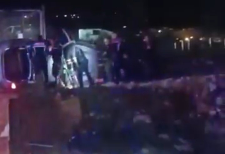 Cumalıkızık’ta polis kovalamacası kazayla sonuçlandı: 1 kaçak, 1 yaralı
