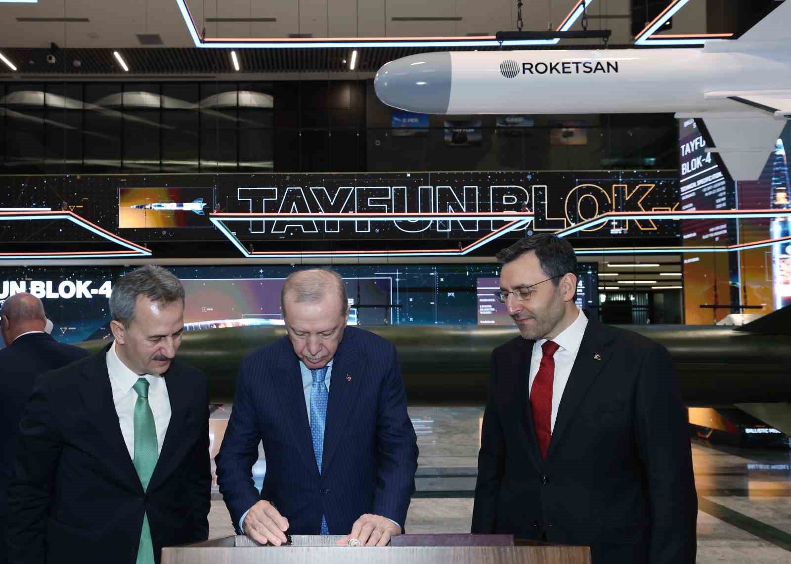 Cumhurbaşkanı Erdoğan: "2028’de 11 milyar dolarlık ihracat hacmini yakalayacak, inşallah savunma ihracatında dünyada ilk 10’a gireceğiz"
