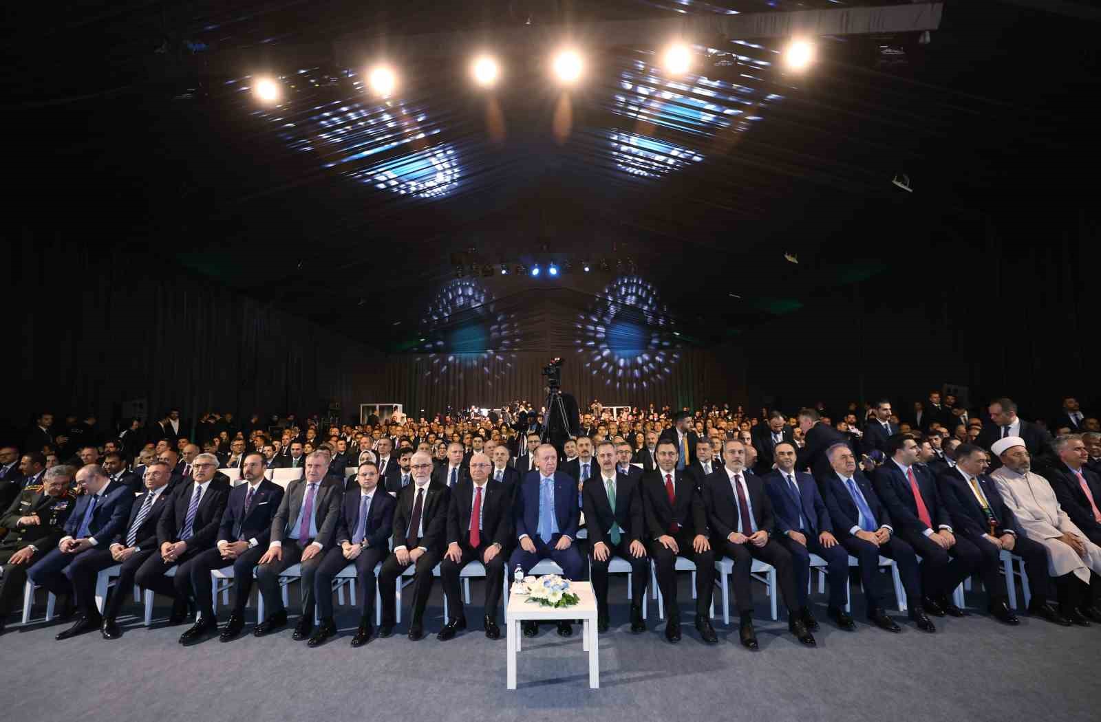 Cumhurbaşkanı Erdoğan: "2028’de 11 milyar dolarlık ihracat hacmini yakalayacak, inşallah savunma ihracatında dünyada ilk 10’a gireceğiz"
