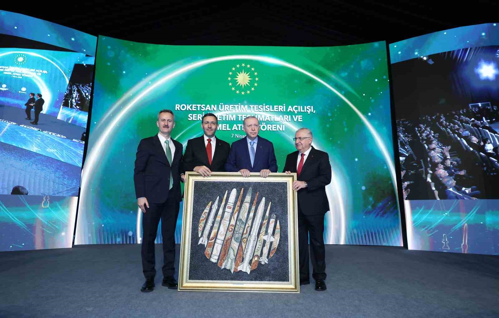 Cumhurbaşkanı Erdoğan: "2028’de 11 milyar dolarlık ihracat hacmini yakalayacak, inşallah savunma ihracatında dünyada ilk 10’a gireceğiz"
