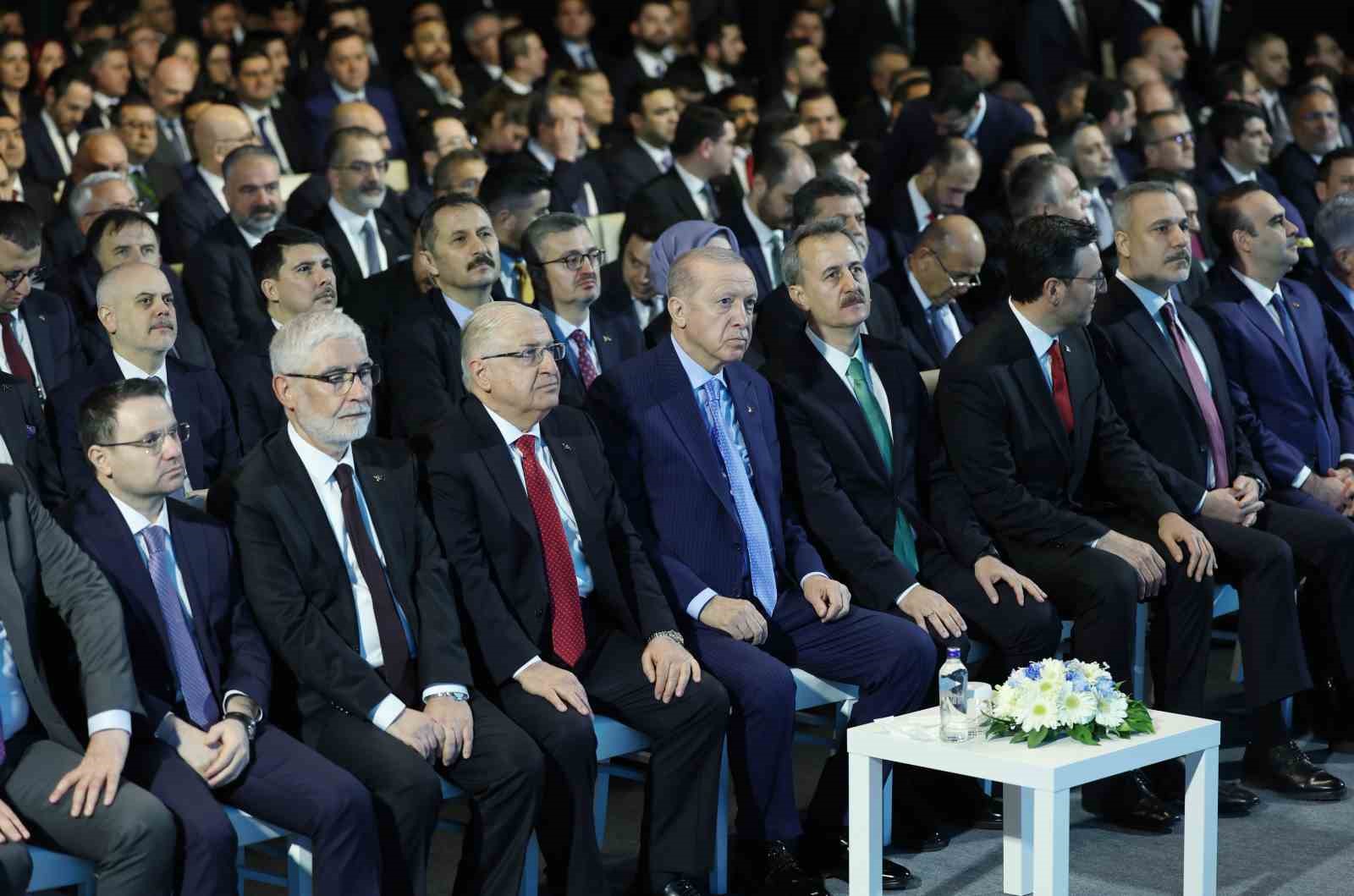 Cumhurbaşkanı Erdoğan: "2028’de 11 milyar dolarlık ihracat hacmini yakalayacak, inşallah savunma ihracatında dünyada ilk 10’a gireceğiz"
