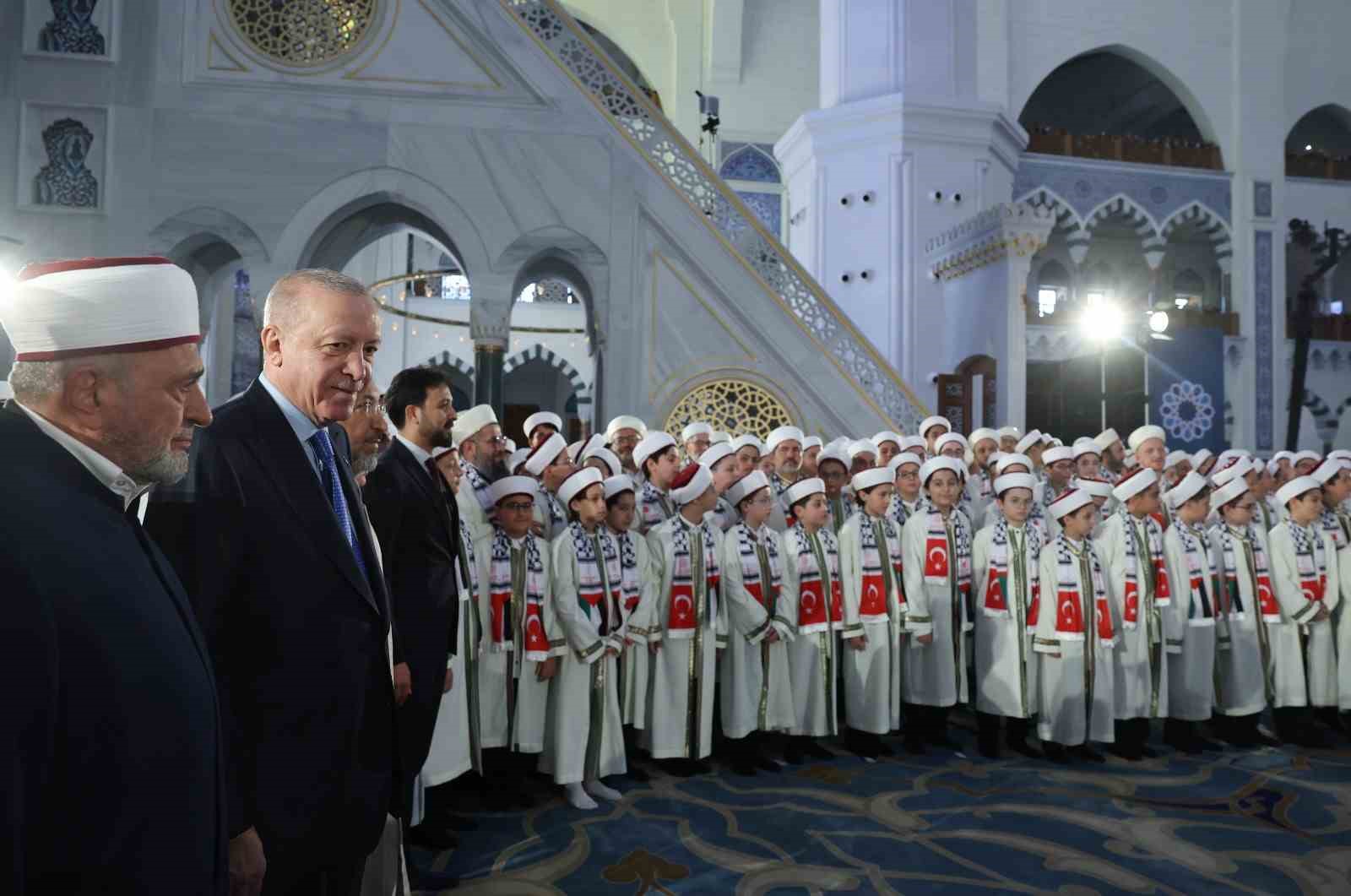 Cumhurbaşkanı Erdoğan, 333 hafızın icazet merasimine katıldı
