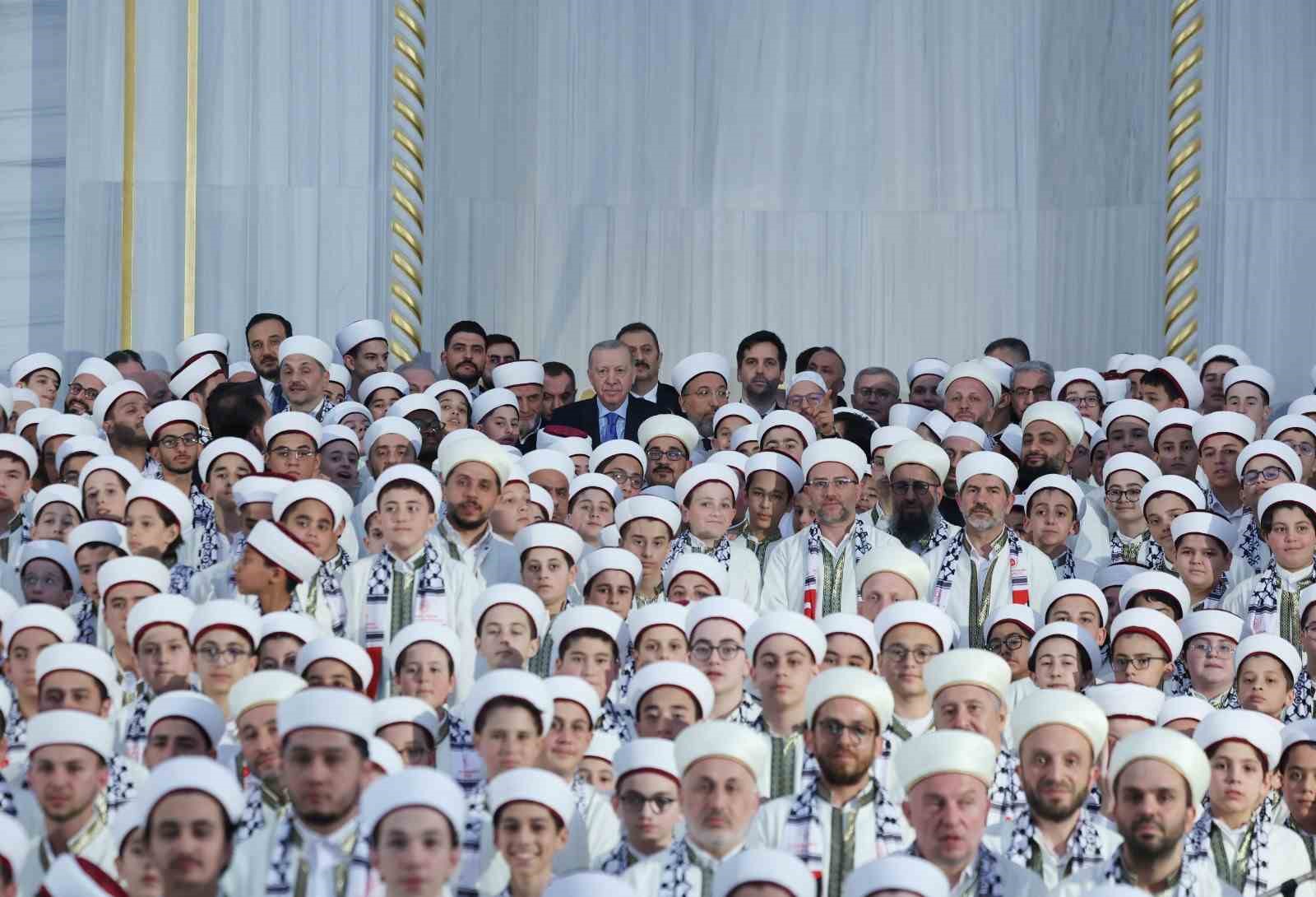 Cumhurbaşkanı Erdoğan, 333 hafızın icazet merasimine katıldı
