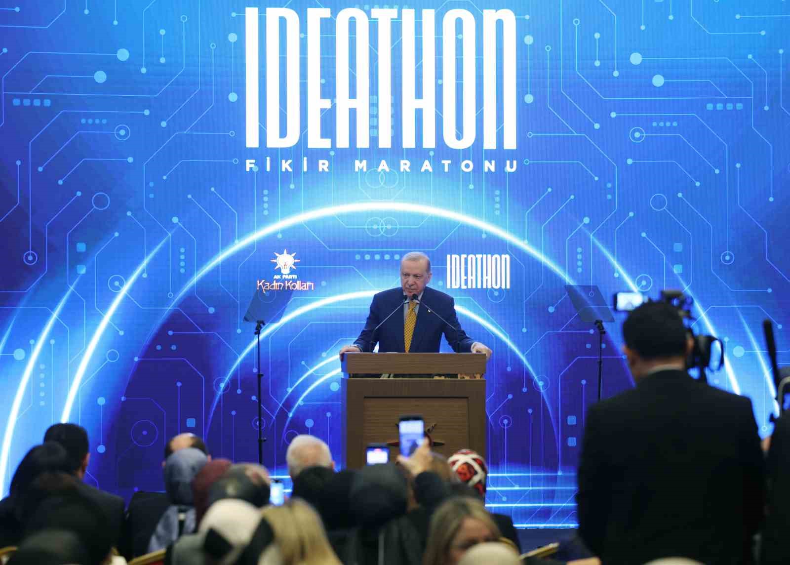 Cumhurbaşkanı Erdoğan: "Ailevi değerlerin muhafazasını bir milli güvenlik ve beka meselesi olarak görüyoruz"
