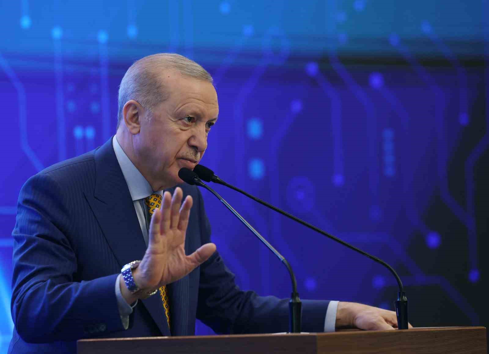 Cumhurbaşkanı Erdoğan: "Ailevi değerlerin muhafazasını bir milli güvenlik ve beka meselesi olarak görüyoruz"
