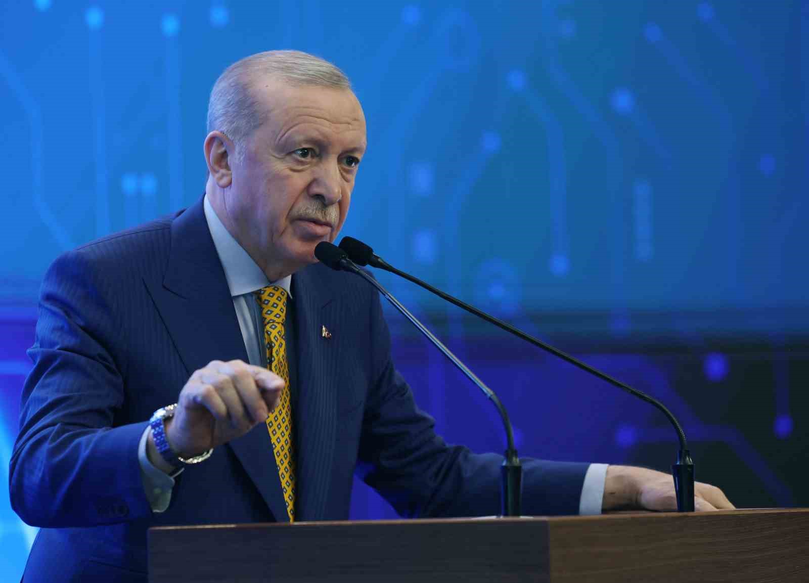 Cumhurbaşkanı Erdoğan: "Ailevi değerlerin muhafazasını bir milli güvenlik ve beka meselesi olarak görüyoruz"
