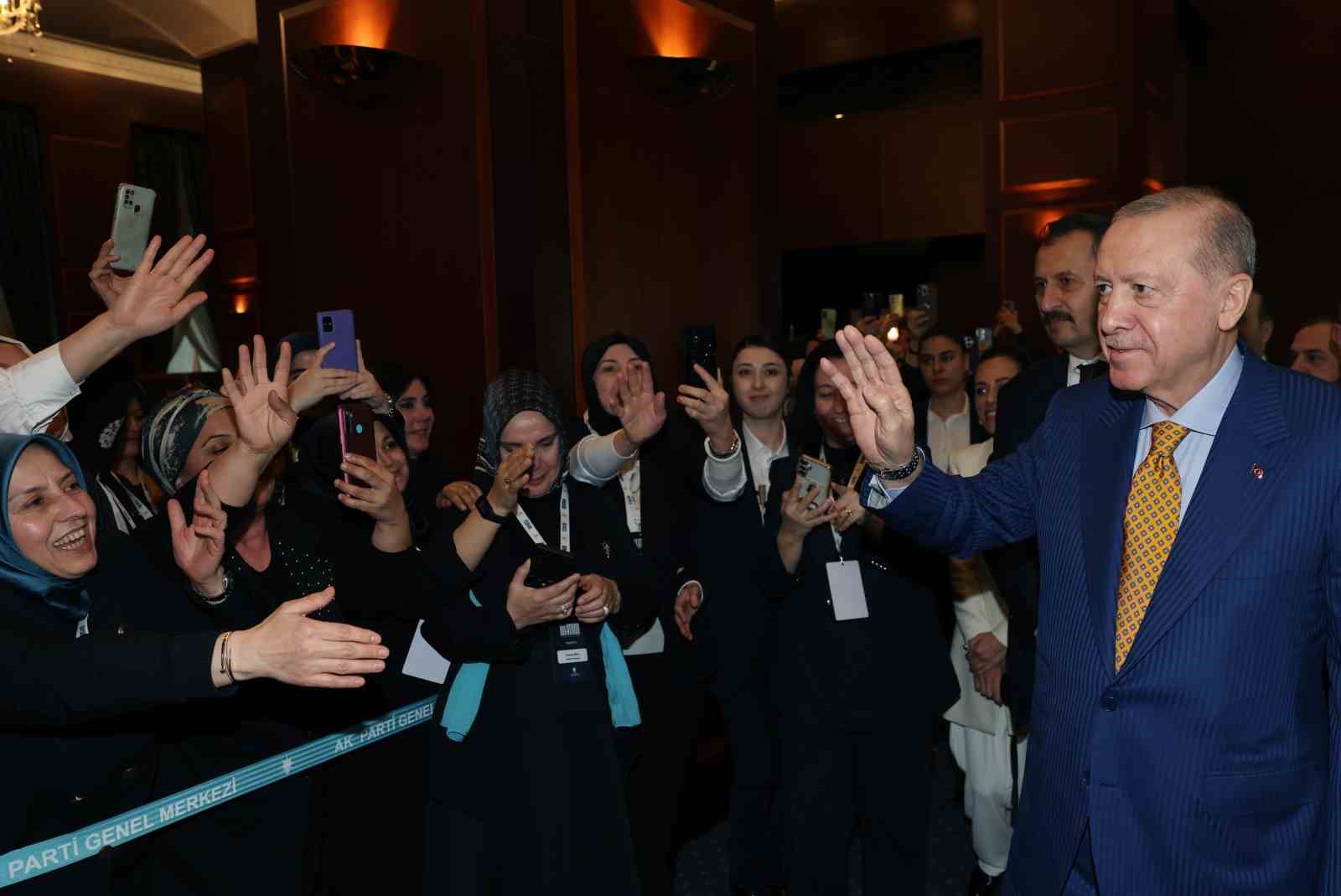 Cumhurbaşkanı Erdoğan: "Ailevi değerlerin muhafazasını bir milli güvenlik ve beka meselesi olarak görüyoruz"
