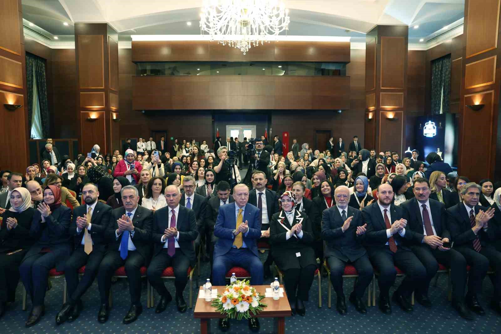 Cumhurbaşkanı Erdoğan: "Ailevi değerlerin muhafazasını bir milli güvenlik ve beka meselesi olarak görüyoruz"
