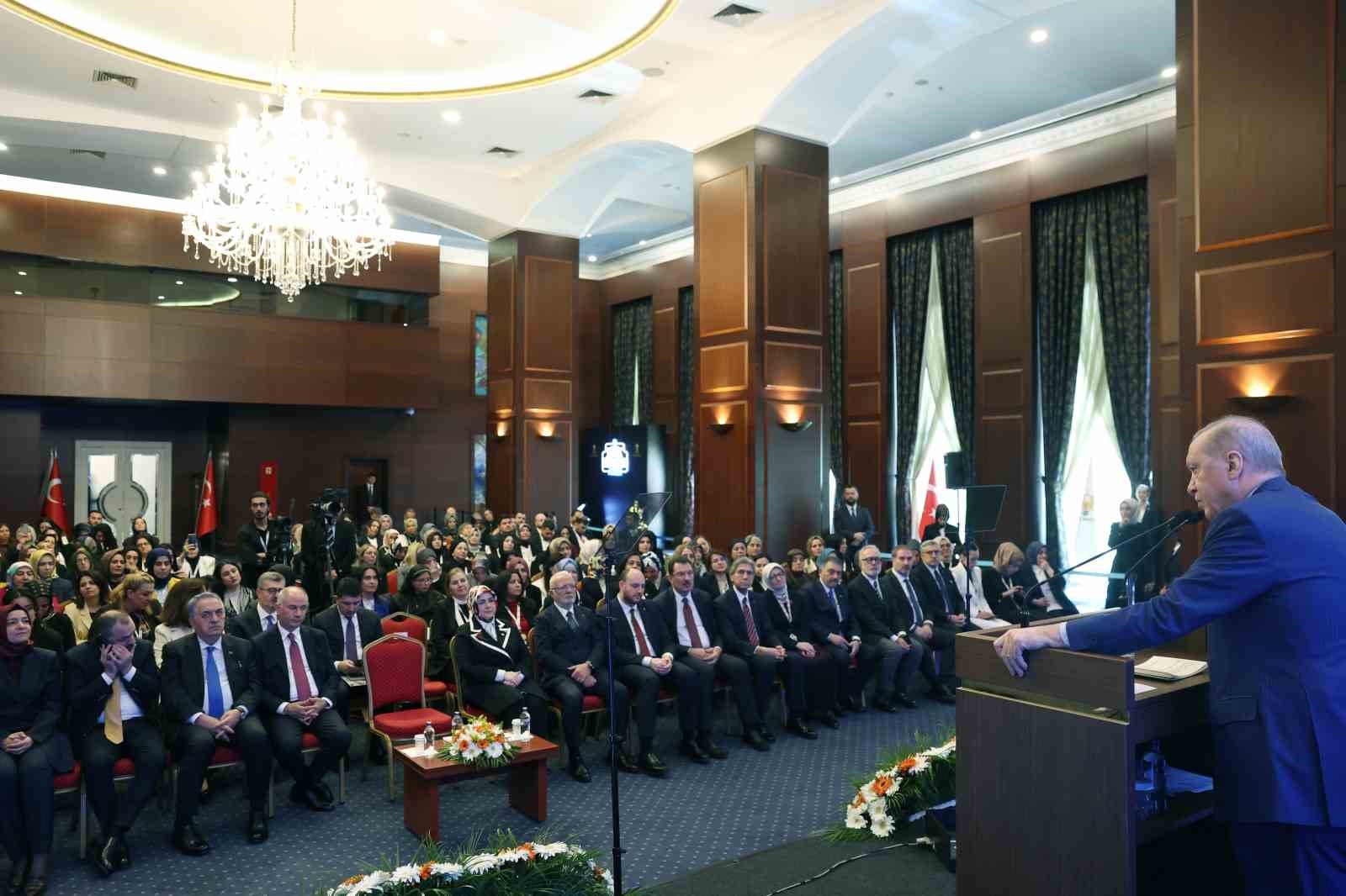 Cumhurbaşkanı Erdoğan: "Ailevi değerlerin muhafazasını bir milli güvenlik ve beka meselesi olarak görüyoruz"
