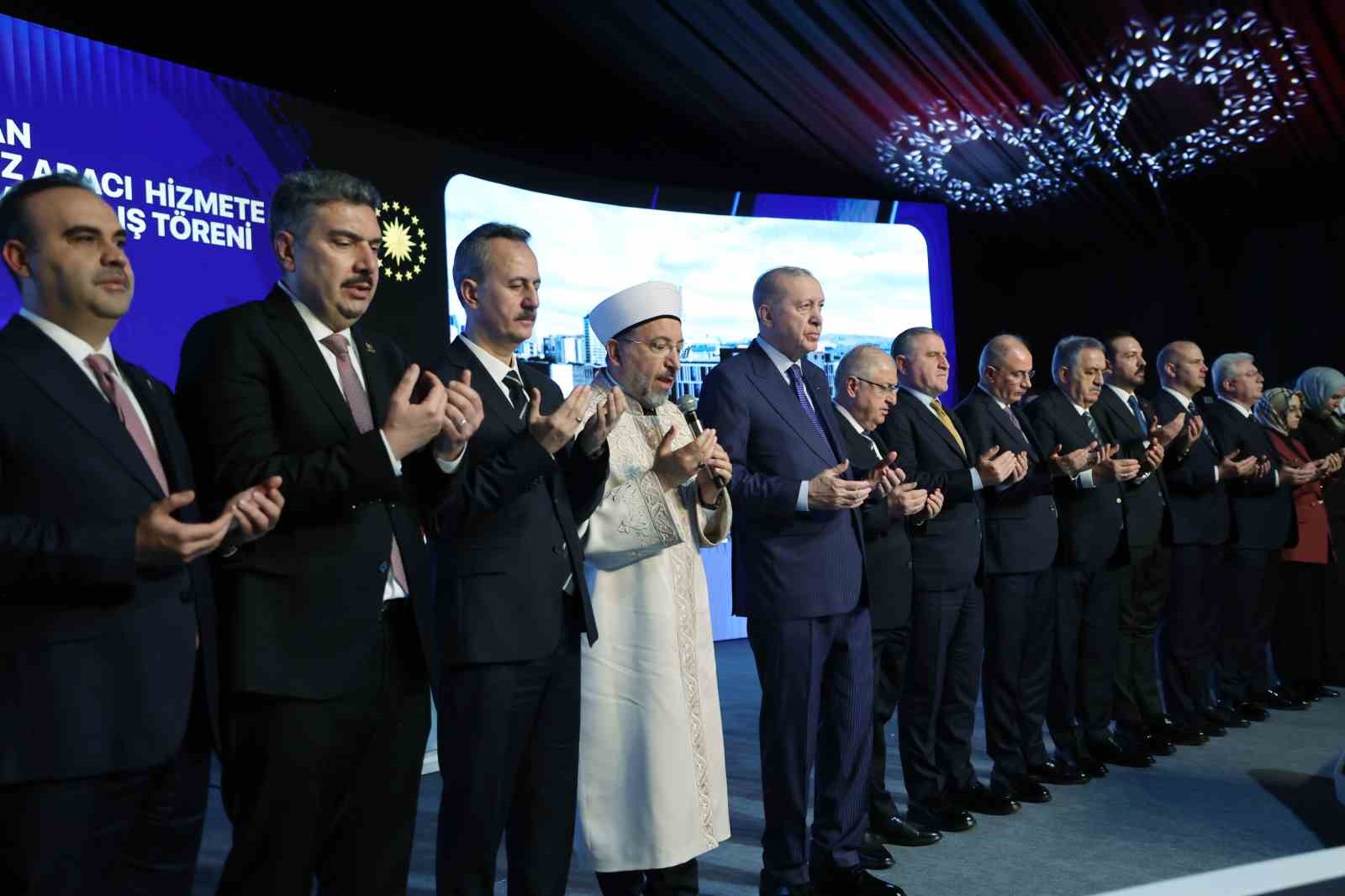 Cumhurbaşkanı Erdoğan: "Artık kendi teknolojisini tasarlayan, kendi yazılımını üreten ve ürettiklerini tüm dünyaya ihraç eden bir Türkiye var"
