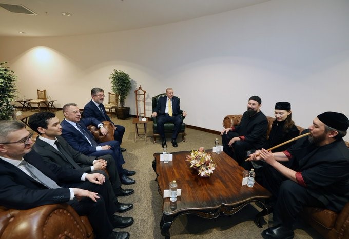 Cumhurbaşkanı Erdoğan, "Ay Yola" müzik grubunu kabul etti
