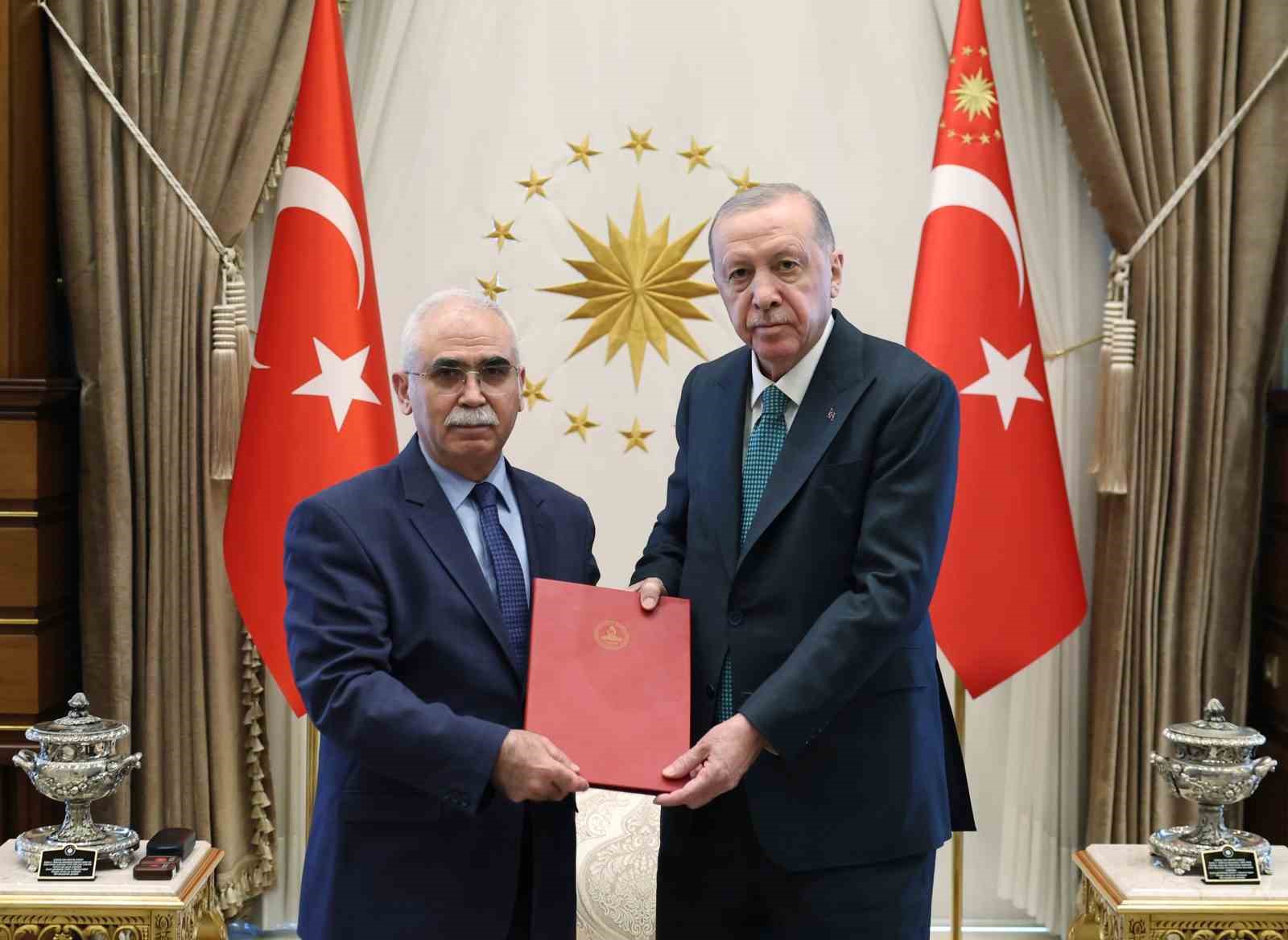 Cumhurbaşkanı Erdoğan, AYM Başkanı Kadir Özkaya’yı kabul etti
