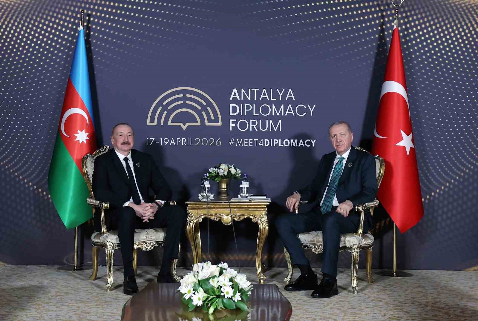 Cumhurbaşkanı Erdoğan, Azerbaycan Cumhurbaşkanı Aliyev ile bir araya geldi
