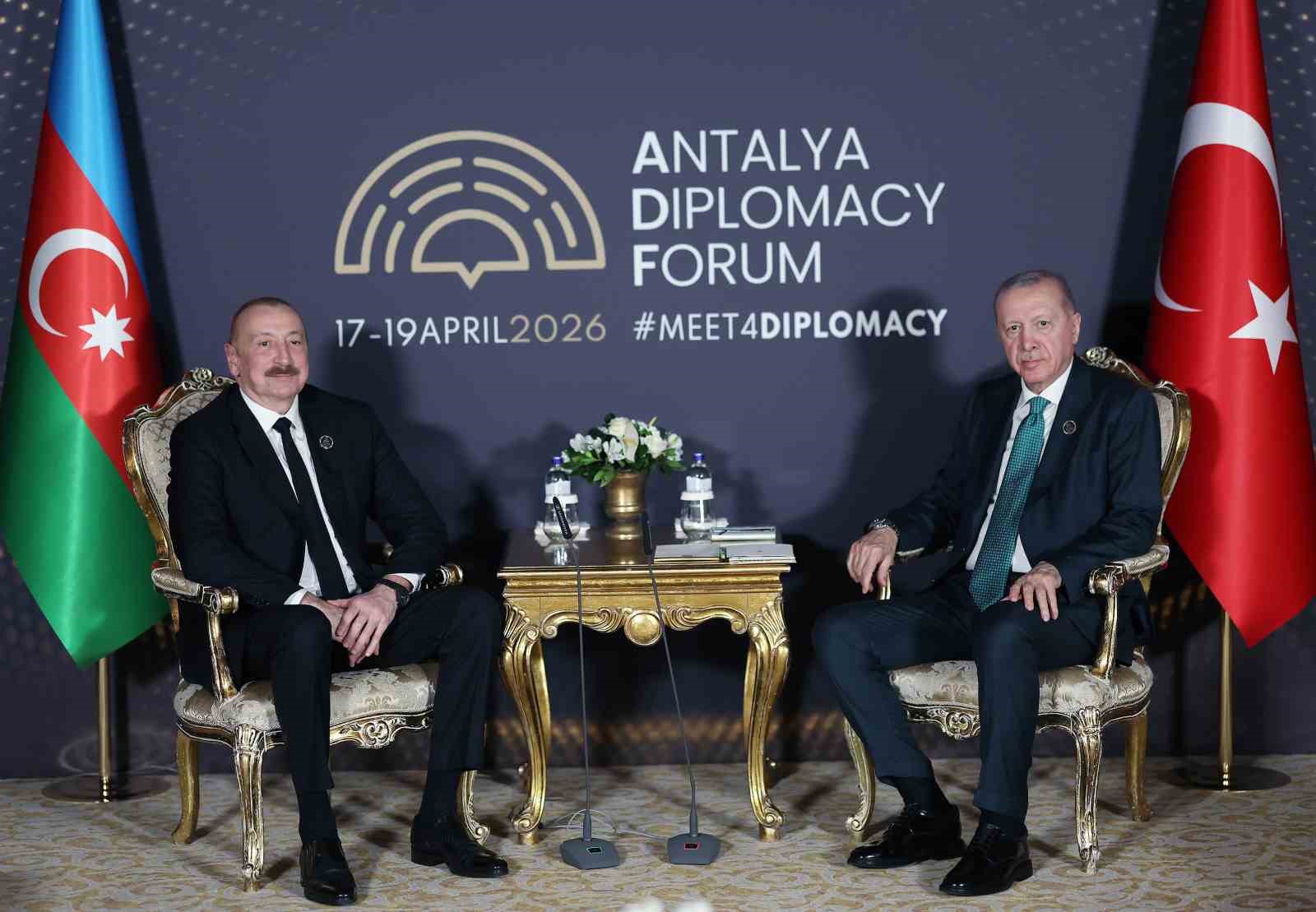 Cumhurbaşkanı Erdoğan, Azerbaycan Cumhurbaşkanı Aliyev ile bir araya geldi

