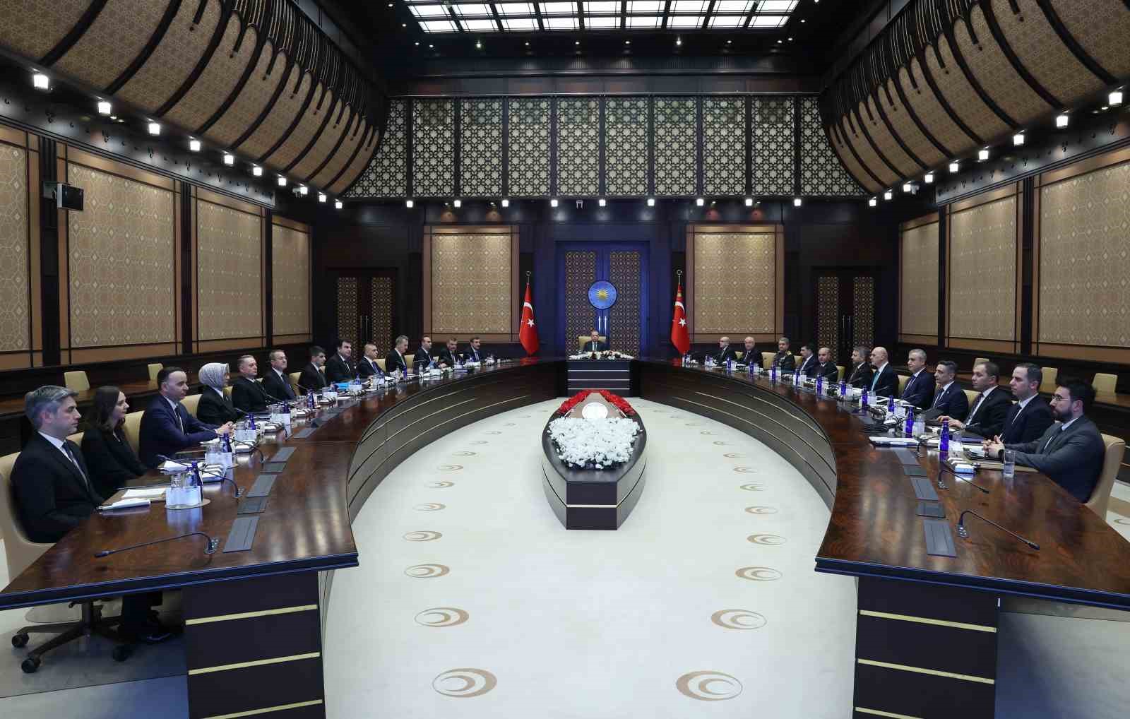 Cumhurbaşkanı Erdoğan başkanlığındaki Savunma Sanayii İcra Komitesi Toplantısı başladı.
