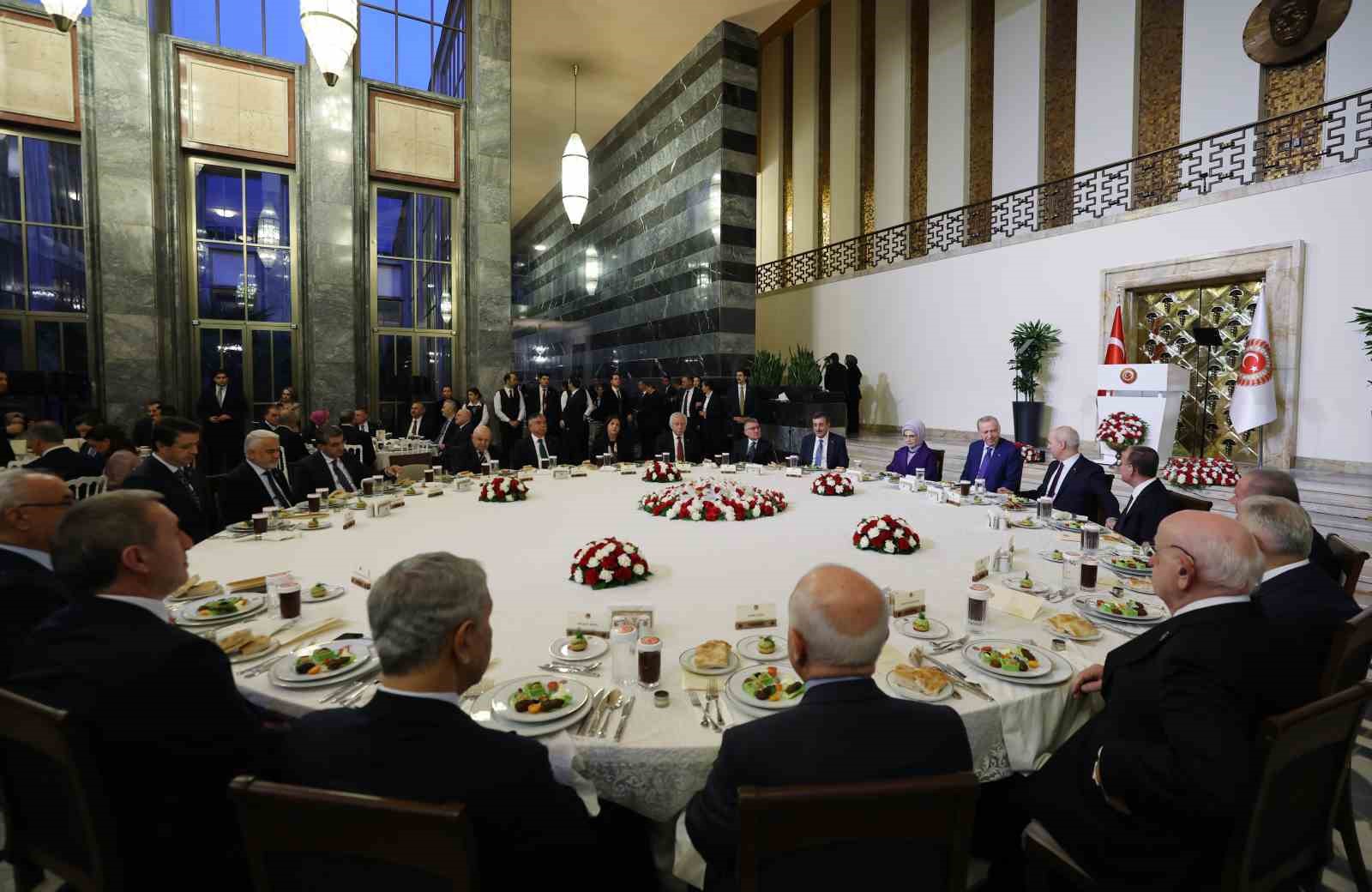 Cumhurbaşkanı Erdoğan: "Biz bölgemizi ve insanlığı ilgilendiren meselelerde asla tarafsız değiliz"
