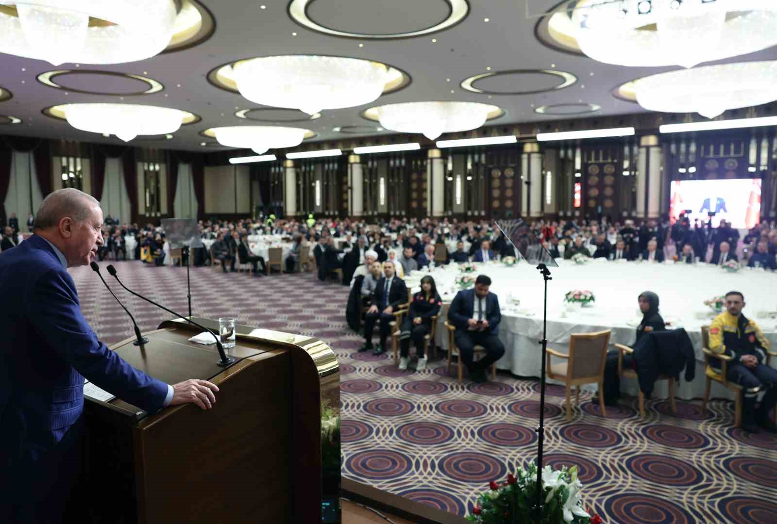 Cumhurbaşkanı Erdoğan: "Biz toplumun her kesiminin hak ve özgürlüklerini genişletmeye odaklanıyoruz"
Cumhurbaşkanı Erdoğan: "Biz toplumun her kesiminin hak ve özgürlüklerini genişletmeye odaklanıyoruz"