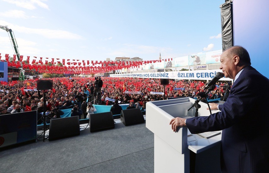 Cumhurbaşkanı Erdoğan: "Bizimle laf değil eser, hizmet yarıştırın"
Cumhurbaşkanı Erdoğan: "Bizimle laf değil eser, hizmet yarıştırın"