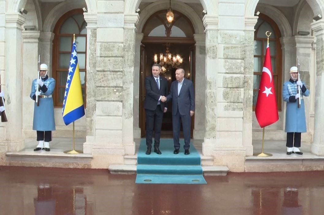 Cumhurbaşkanı Erdoğan, Bosna Hersek Devlet Başkanlığı Konseyi Başkanı Becirovic ile bir araya geldi
