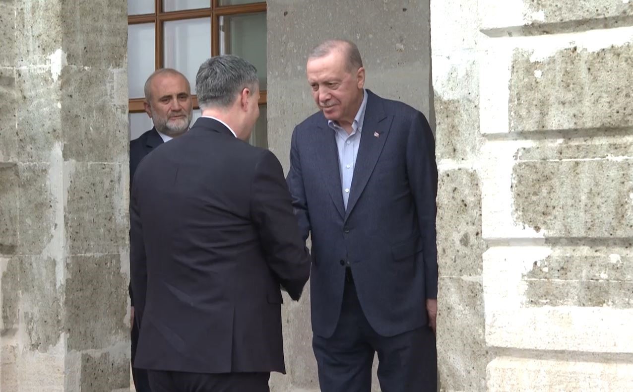 Cumhurbaşkanı Erdoğan, Bosna Hersek Devlet Başkanlığı Konseyi Başkanı Becirovic ile bir araya geldi
