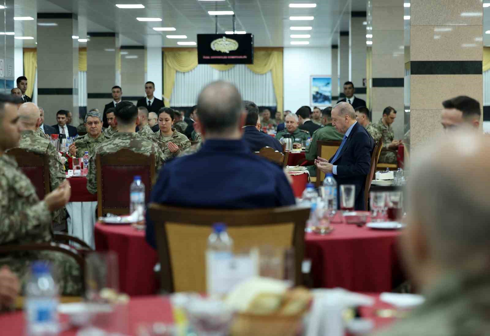 Cumhurbaşkanı Erdoğan: "Bu topraklarda huzur ve barış içinde yaşamak istiyorsak caydırıcılığımızı sürekli arttırmak zorundayız"
