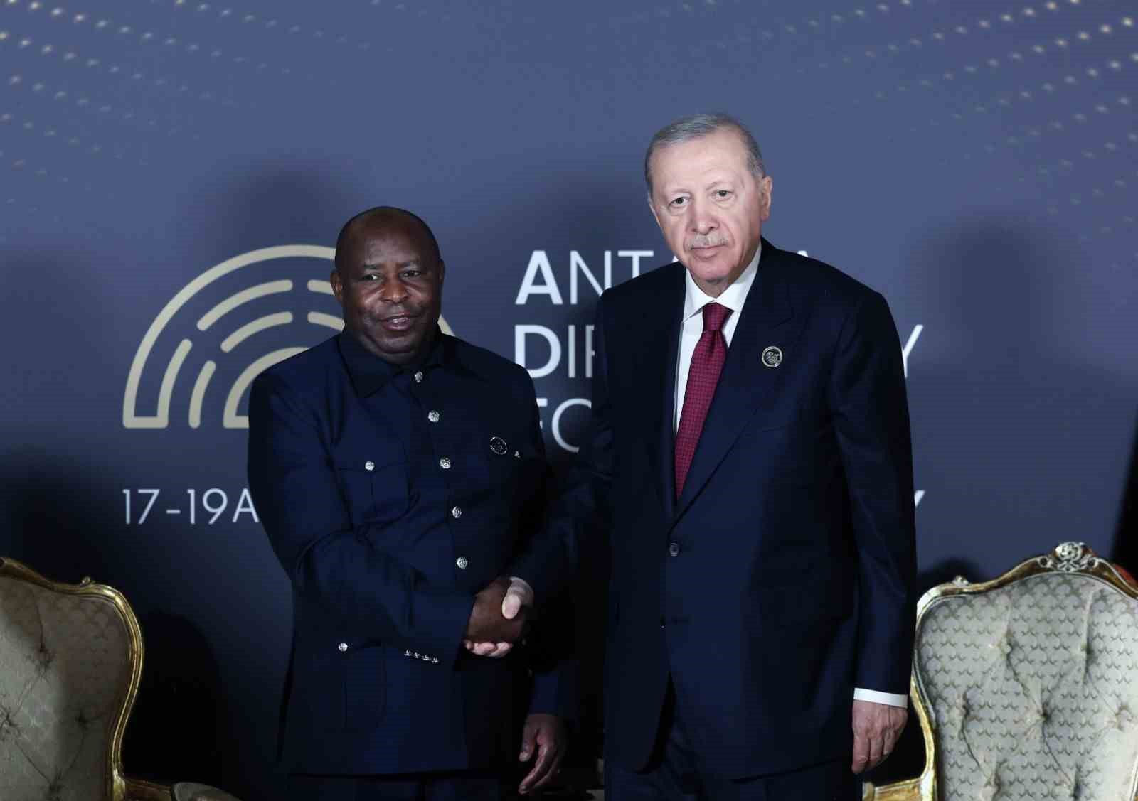 Cumhurbaşkanı Erdoğan, Burundi Cumhurbaşkanı Ndayishimiye ile görüştü

