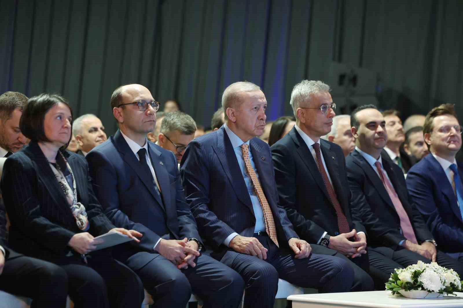 Cumhurbaşkanı Erdoğan, Cerrahpaşa Tıp Fakültesi Hastanesi inşaatında inceleme yaptı
