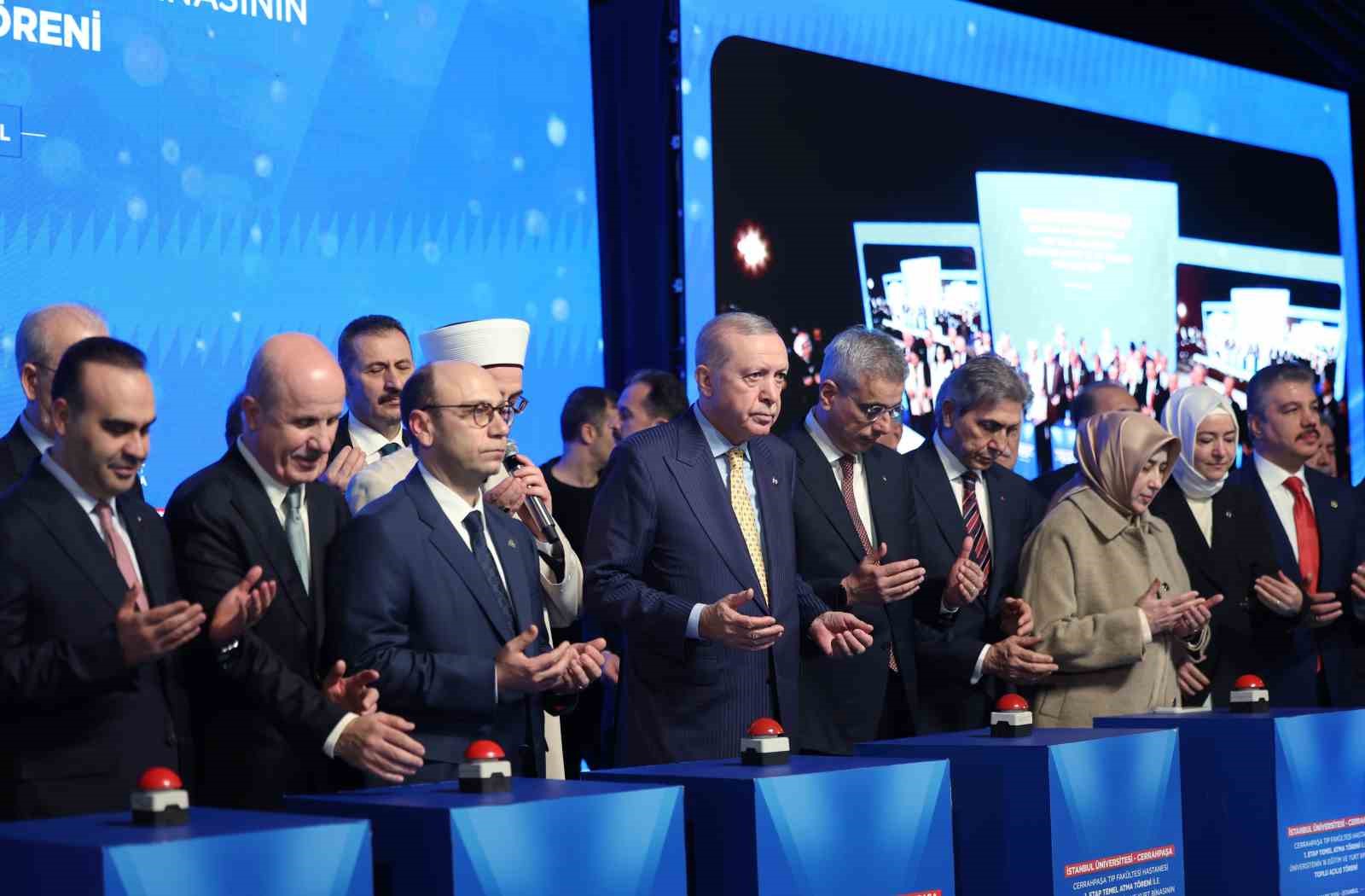 Cumhurbaşkanı Erdoğan, Cerrahpaşa Tıp Fakültesi Hastanesi inşaatında inceleme yaptı
